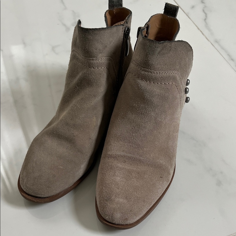 📫BUY 2 for $20 📫 Franco Sarto Taupe Suede Ankle Booties